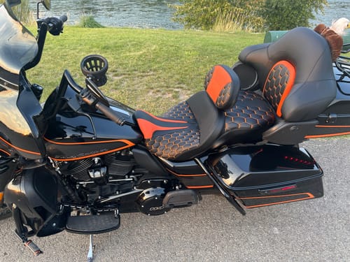 Customer photo review of C.C. RIDER Touring Seat Driver Passenger Seat With Backrest For Harley CVO Road Glide Electra Glide Street Glide Road King, Black Orange, 2014-2023