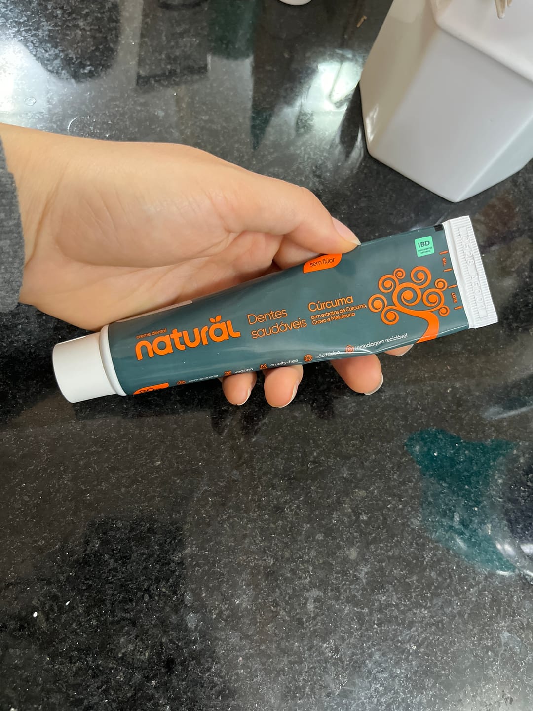 Customer photo review of Creme Dental Natural com Cúrcuma, Cravo e Melaleuca 80g