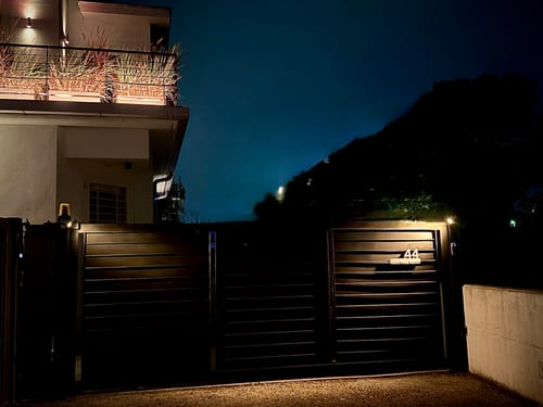 Customer photo review of Numero civico e testo sagomato modello Line 02 Alluminio