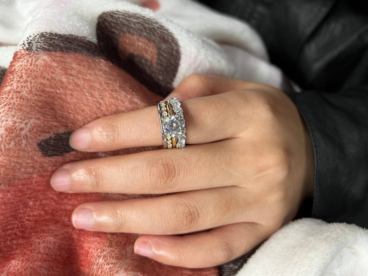 Customer photo review of 4PC 2.0Ct Round Cut Wedding Ring Set With Classic Wedding Bands