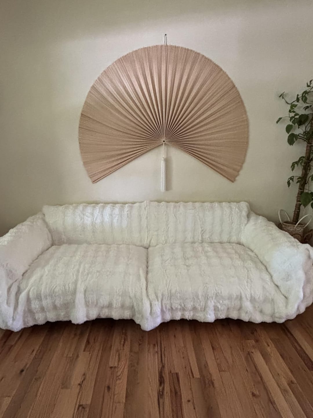 Customer photo review of Cubre Sofá Piel de Conejo — Lujo suave que protege tu sofá