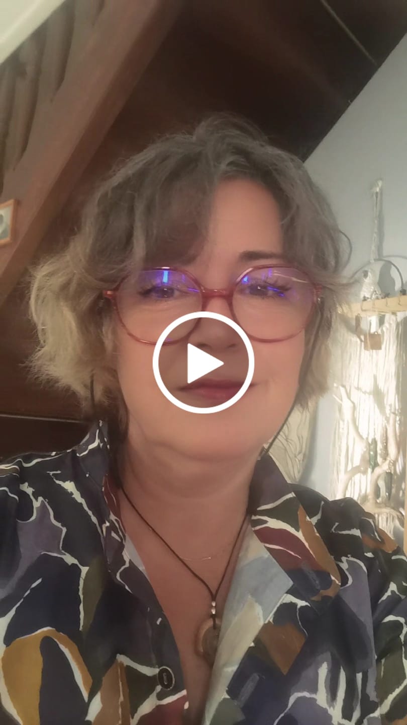 Customer video review of Robe Yuna - satin de coton Bois de Myrte