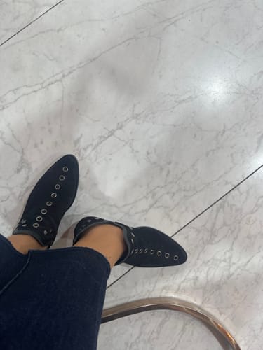 Customer photo review of BOTIN CECILE GAMUZA NEGRO 2551