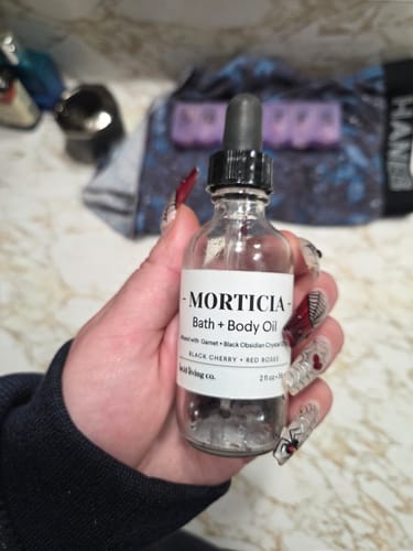 Customer photo review of 🎁 MORTICIA Bath & Body Oil (100% off)