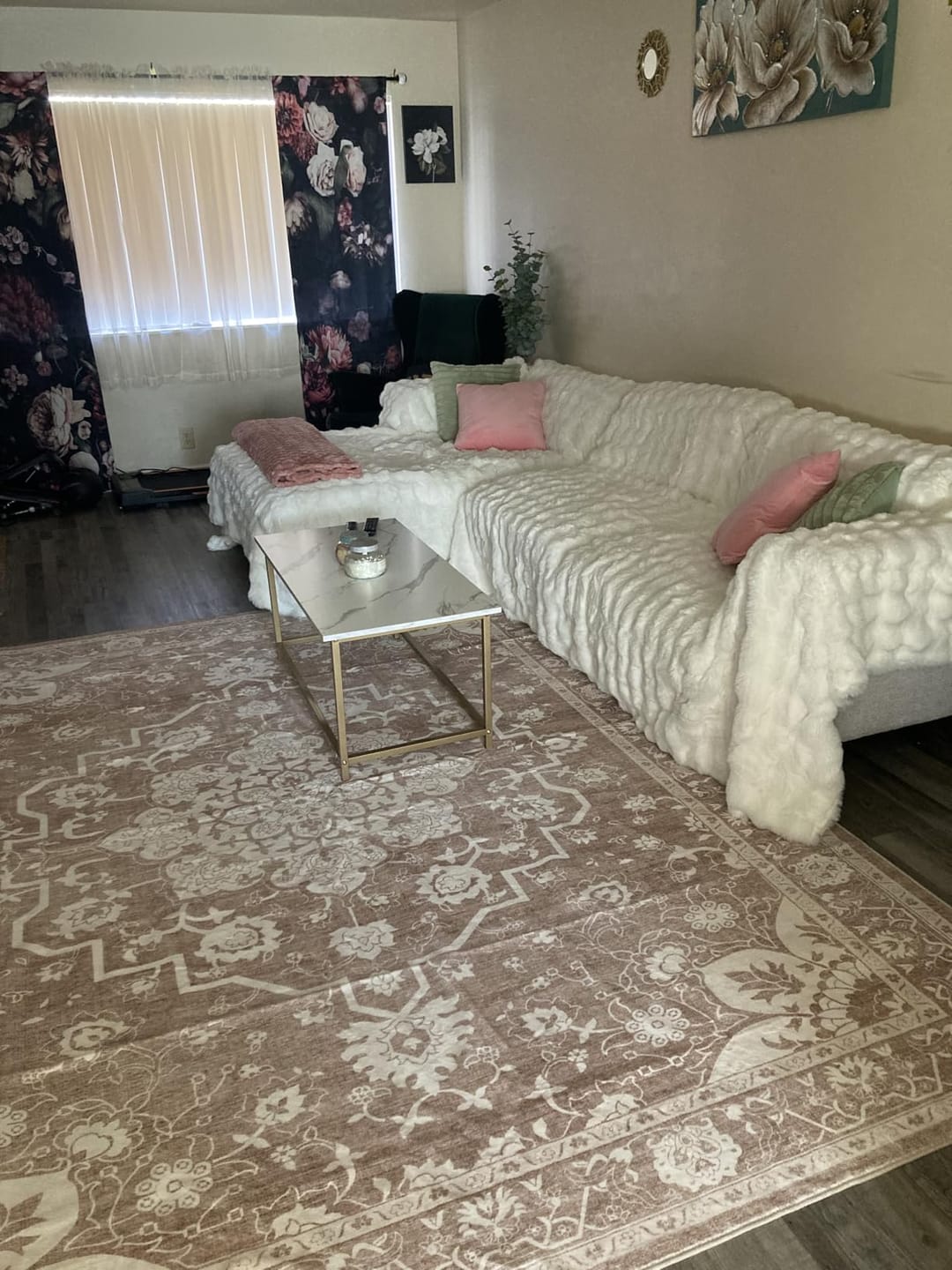 Customer photo review of Cubre Sofá Piel de Conejo — Lujo suave que protege tu sofá