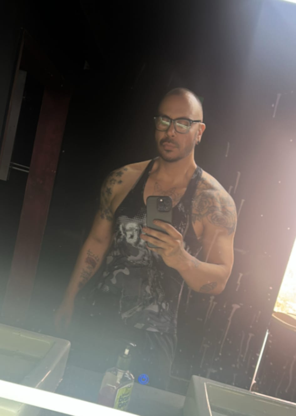 Customer photo review of 4206 - Gold's Gym Heather Tees