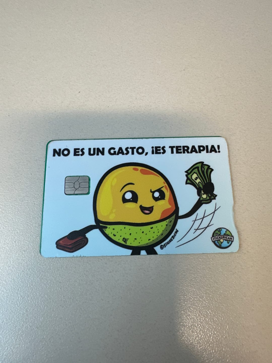 Customer photo review of No es un Gasto, es Terapia - Sticker para Tarjeta de Crédito