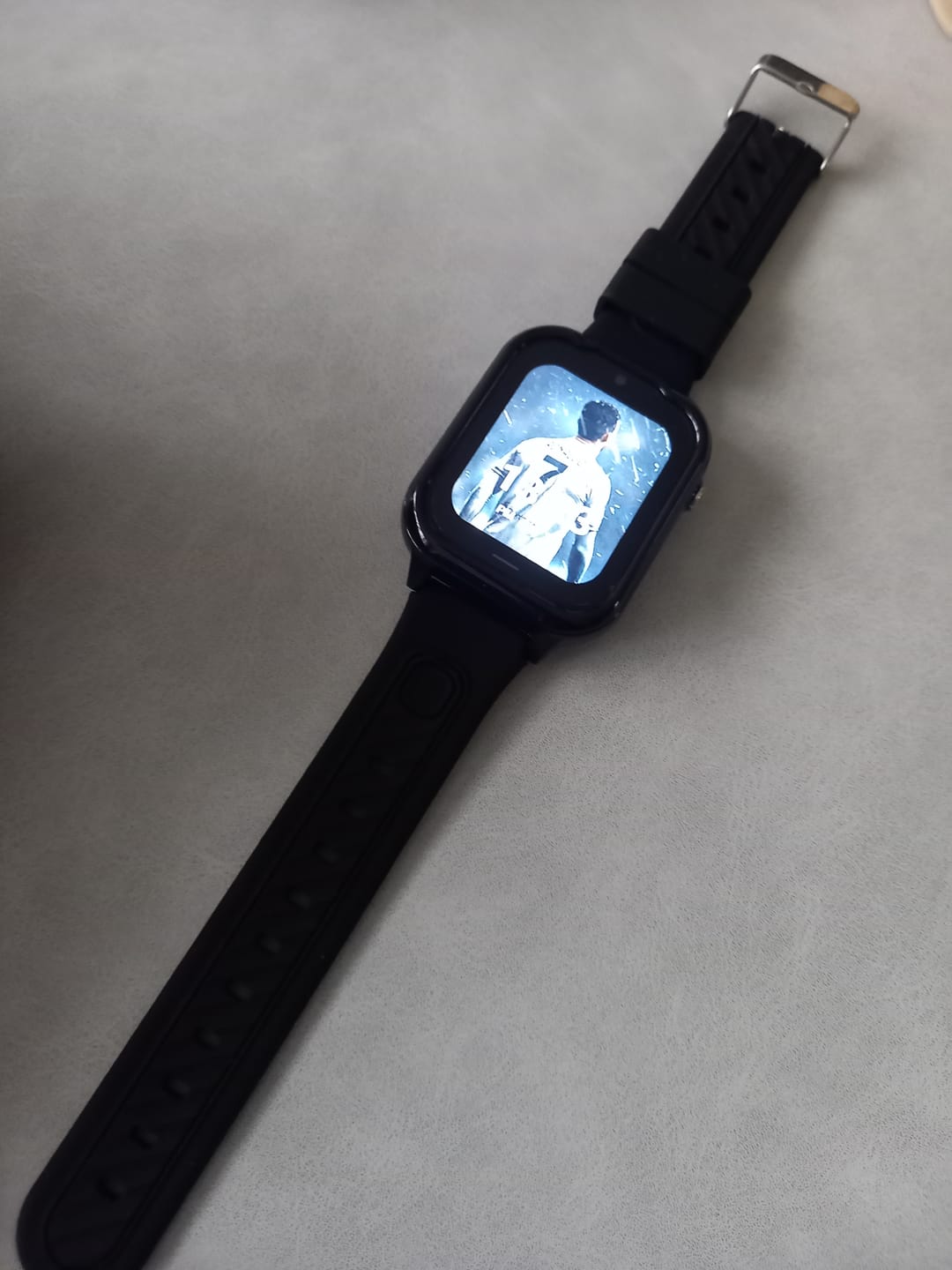 Customer photo review of Protectly®  Smartwatch kind met bellen – GPS & SOS