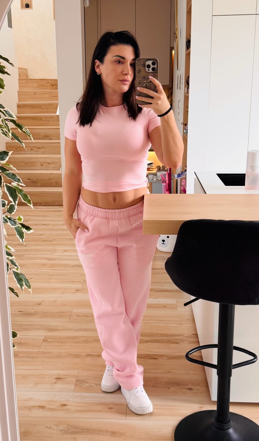Customer photo review of LABEL STRAIGHT LEG SWEATPANTS LIGHT PINK