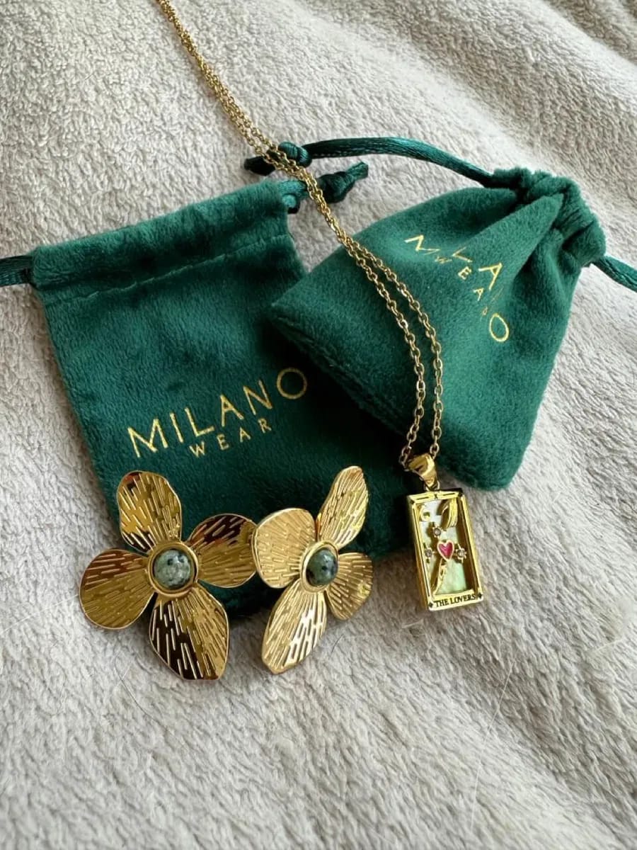 Customer photo review of Colección Tarot - Collares con Colgantes de las Cartas (Chapado en Oro 18K)