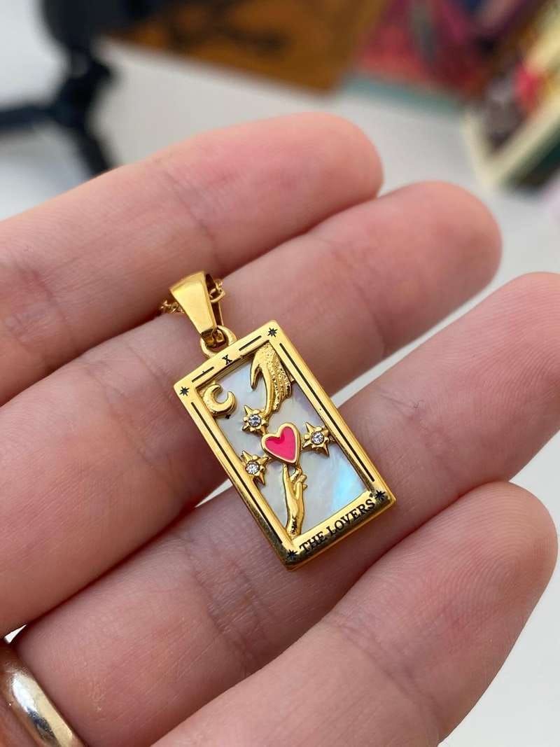 Customer photo review of Colección Tarot - Collares con Colgantes de las Cartas (Chapado en Oro 18K)