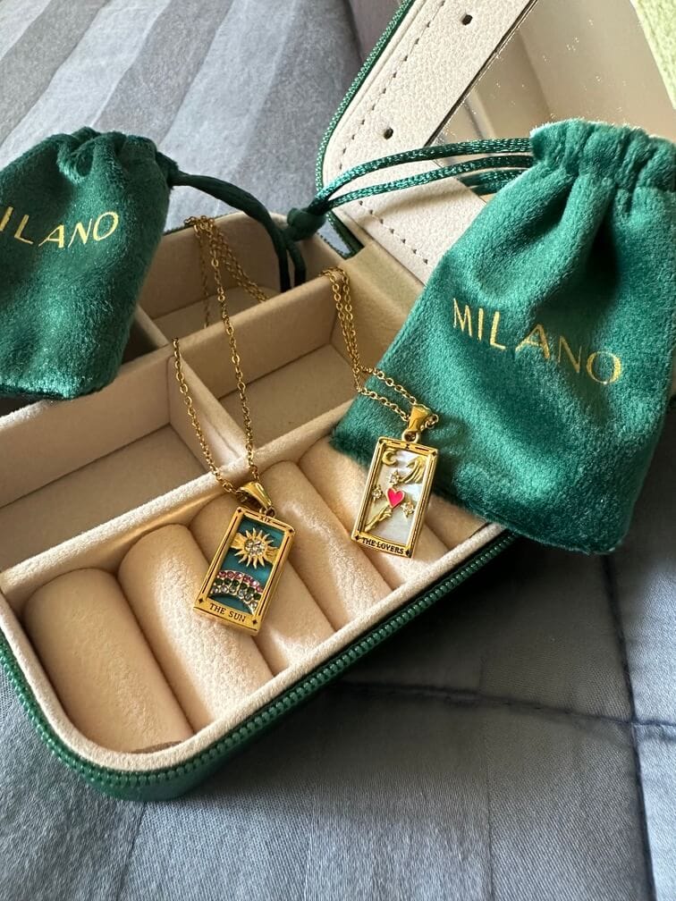 Customer photo review of Colección Tarot - Collares con Colgantes de las Cartas (Chapado en Oro 18K)
