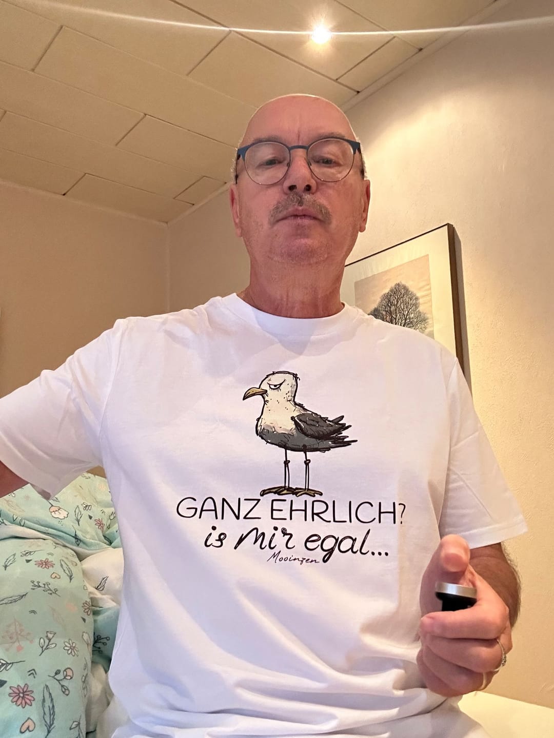 Customer photo review of Ganz ehrlich? Is mir egal... · Herren Premium Bio T-Shirt