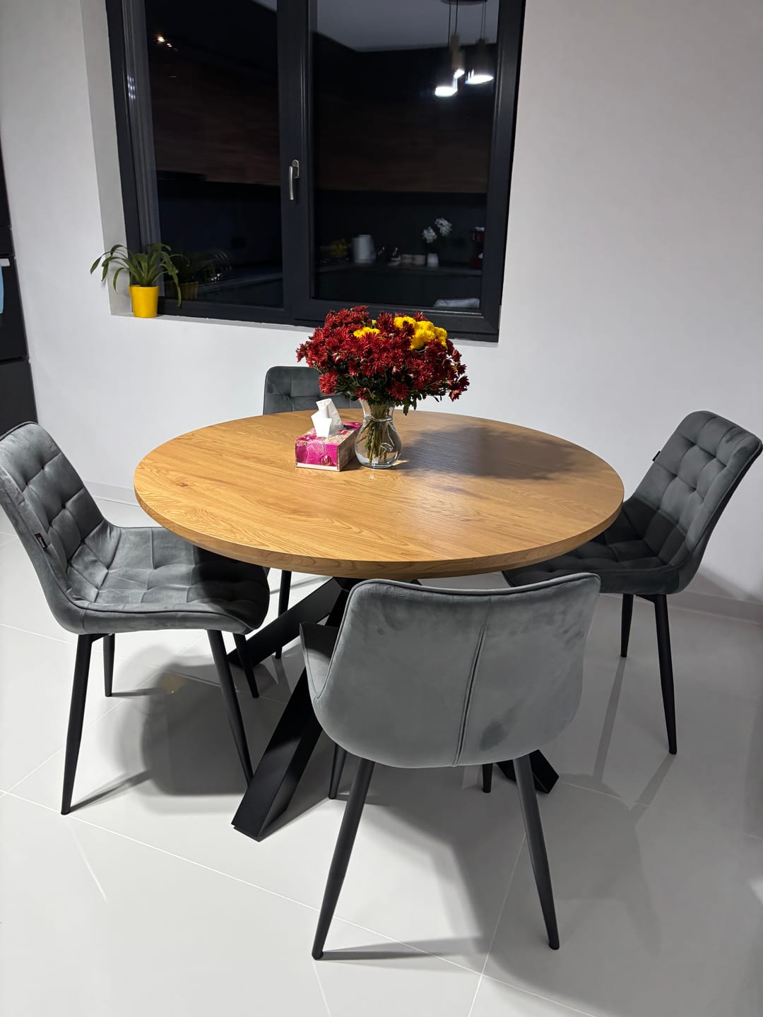 Customer photo review of Masa RITMO, stejar/negru, 120x120x78 cm