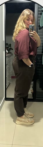 Gabriela S. review of Calça Jeans Slouchy Cacau Marrom Escuro image 1 out of 2