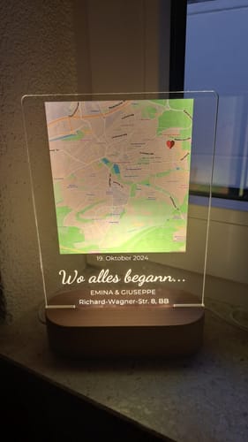 Kundenbewertung mit Foto zu "Unser Ereignis" - Personalisiertes Nachtlicht (inkl. Holzfuß)