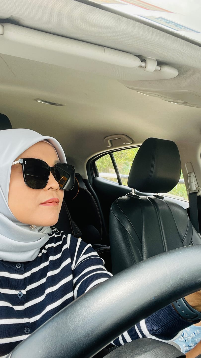 Customer photo review of Jei Square Framed Sunglasses