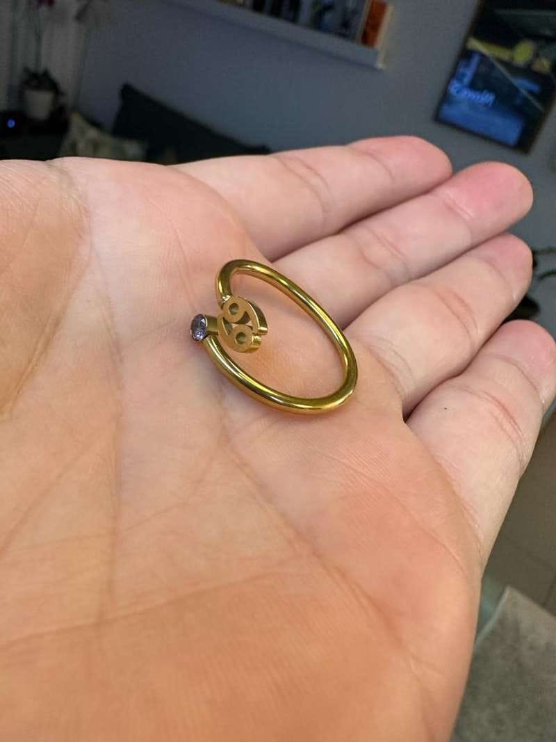 Customer photo review of Anillo Zodíaco (Chapado en Oro 18K)