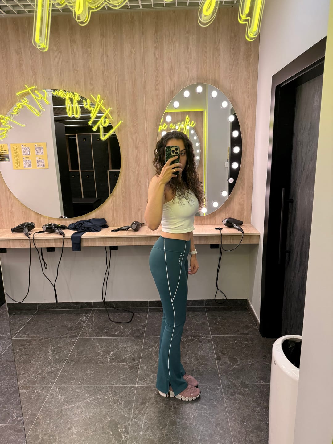 Customer photo review of W285 - Elevate flare leggings