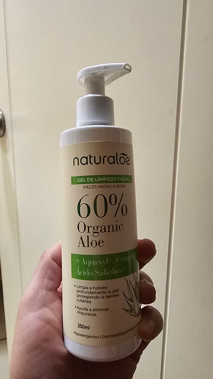 Customer photo review of Gel Limpiador Rostro Naturaloe Piel Mixta a Seca 250 ml