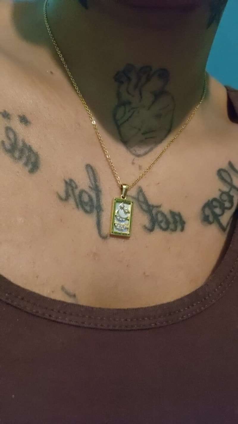 Customer photo review of Colección Tarot - Collares con Colgantes de las Cartas (Chapado en Oro 18K)