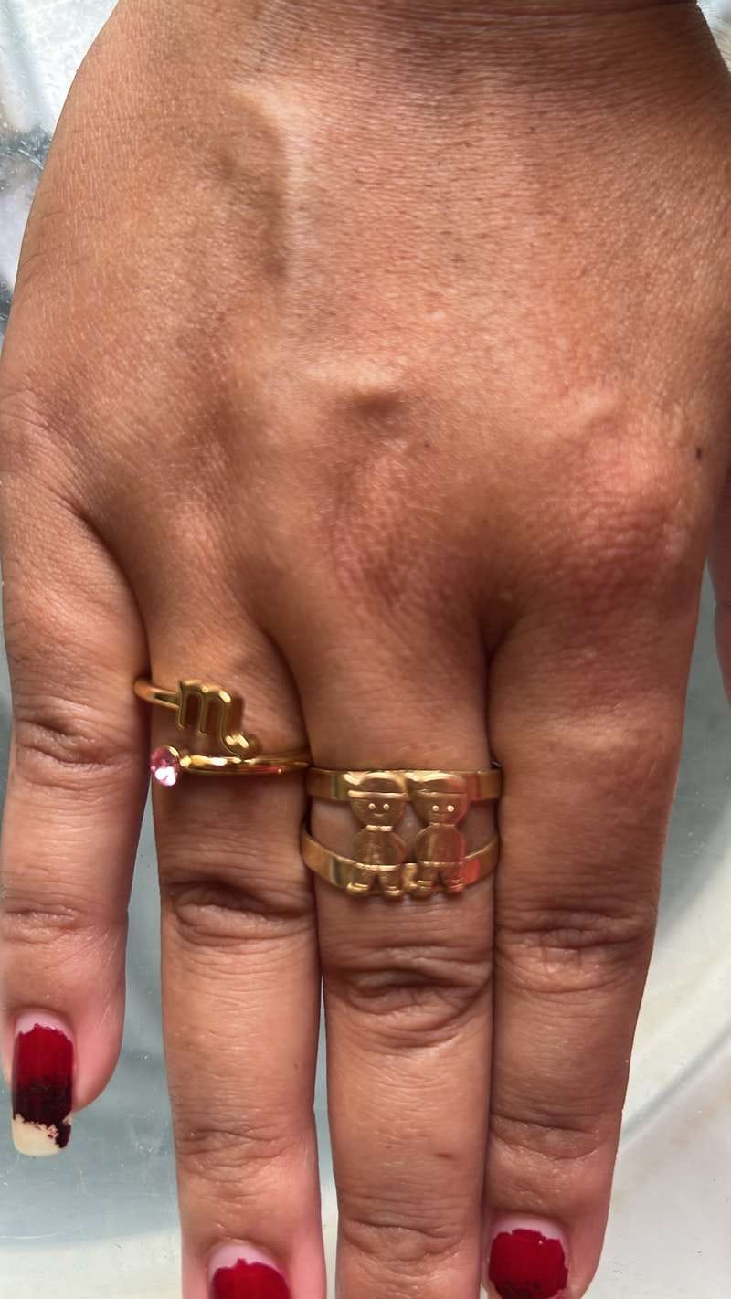Customer photo review of Anillo Zodíaco (Chapado en Oro 18K)
