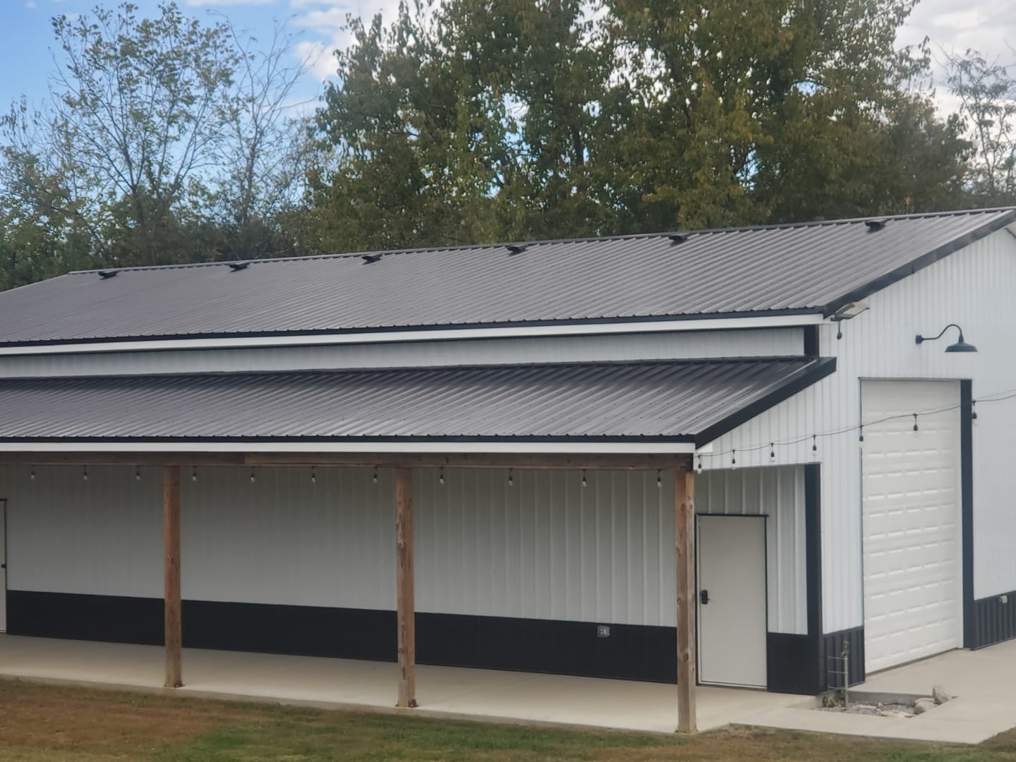 Customer photo review of Attic vent Ivent FLOW – Metal ¾ Rib Profile Installation