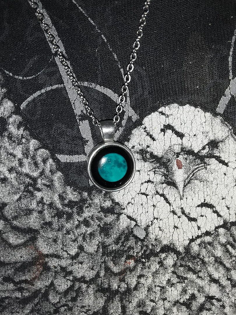 Customer photo review of Meteor Necklace in Pewter