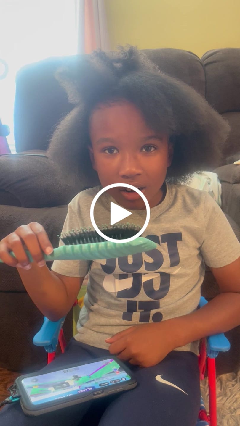 Customer video review of ARIIMODA CURL BRUSH