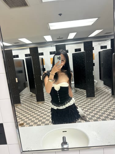 Customer photo review of Rase le sol Ruffled Panel Bustier Top