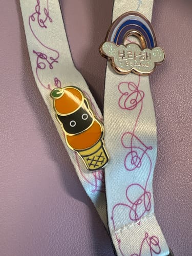 Customer photo review of Yoongi Kitty Pins