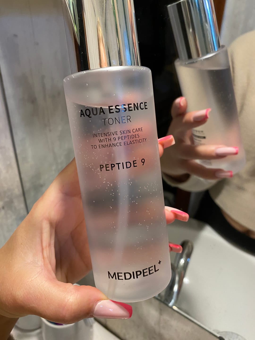 Customer photo review of Peptīdu toneris-esence priekš nobriedušai ādai Medi-Peel Peptide 9 Aqua Essence Toner
