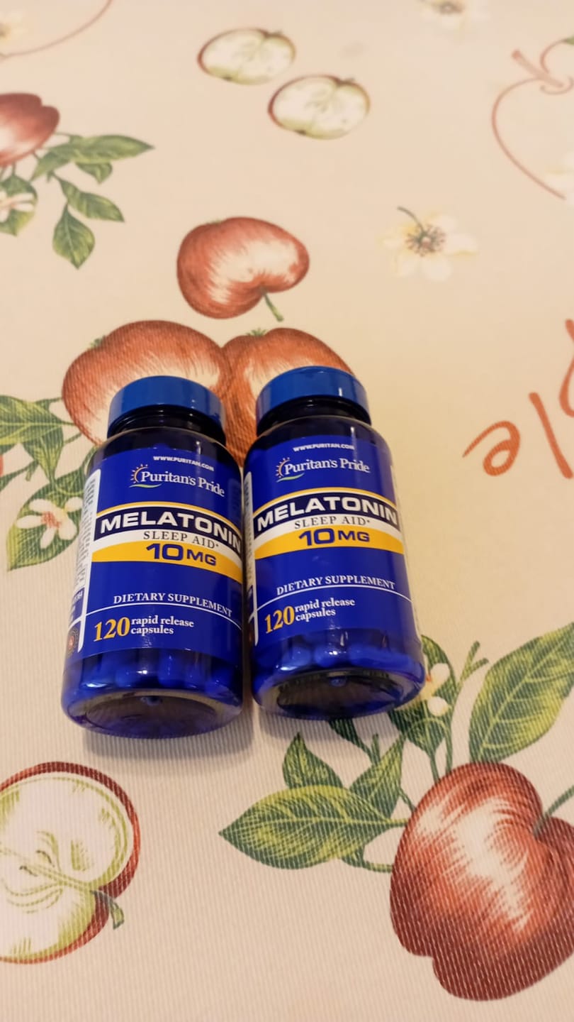 Customer photo review of Puritans Pride Melatonina 10mg 120 Caps