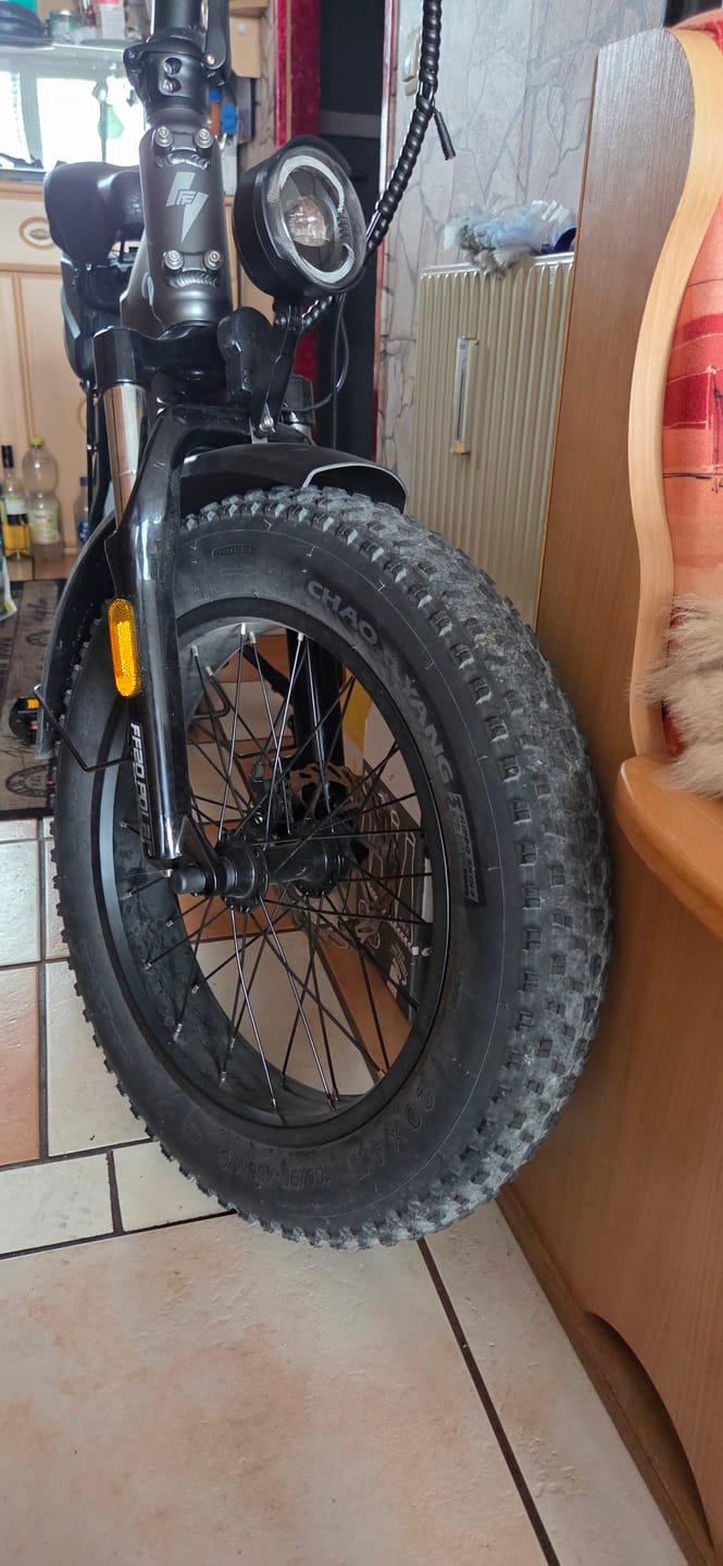 Avis client avec photo du chargeur pour vélo électrique