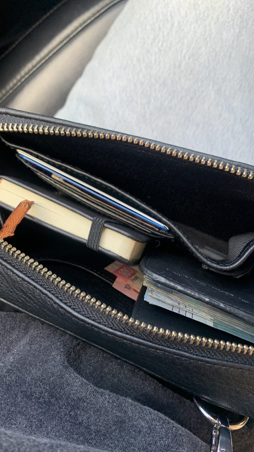 Customer photo review of Bandolera Santiago 2 Negra
