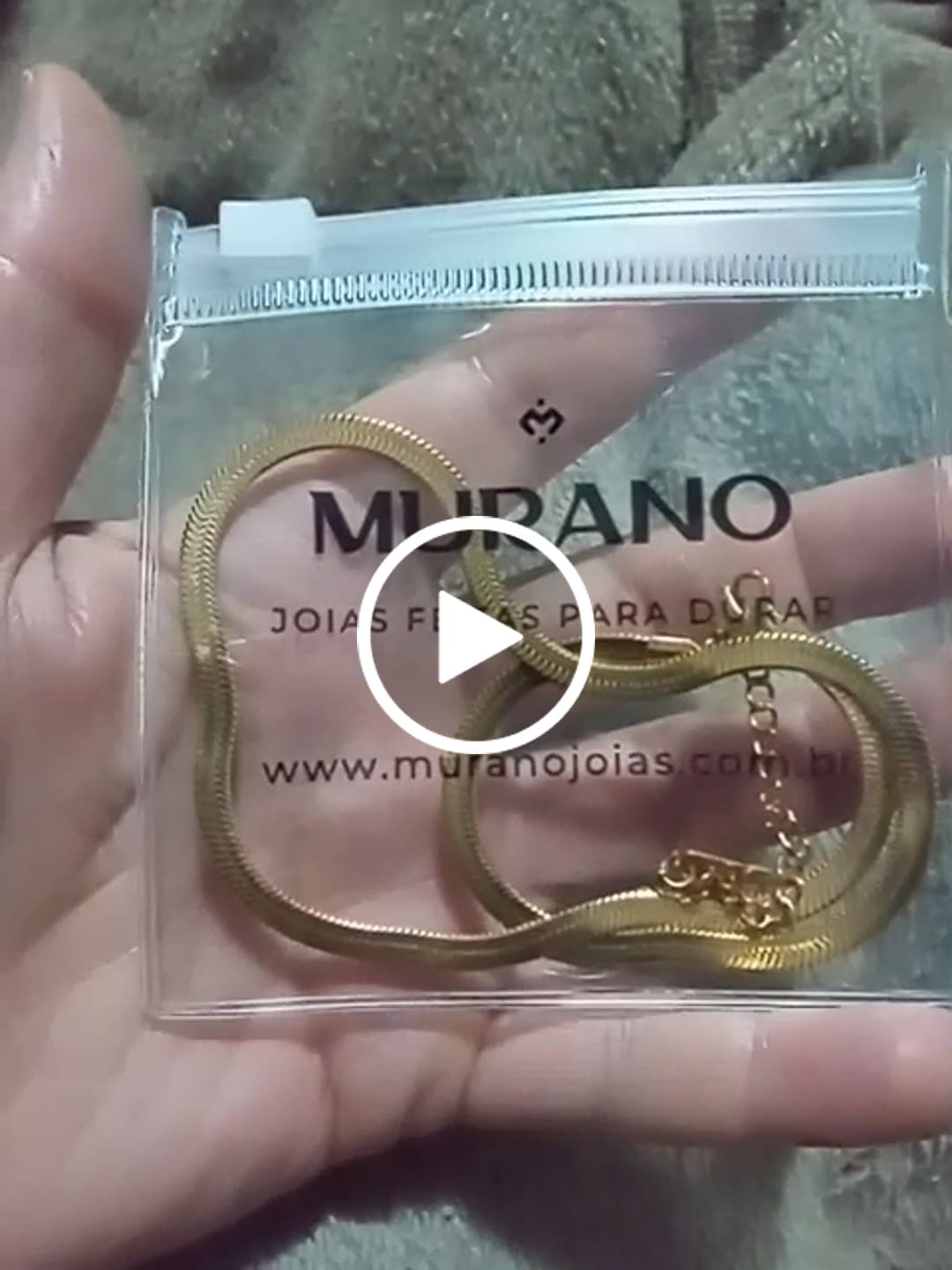 Customer video review of Colar Malha Snake Dourado Banhado em Ouro 18K