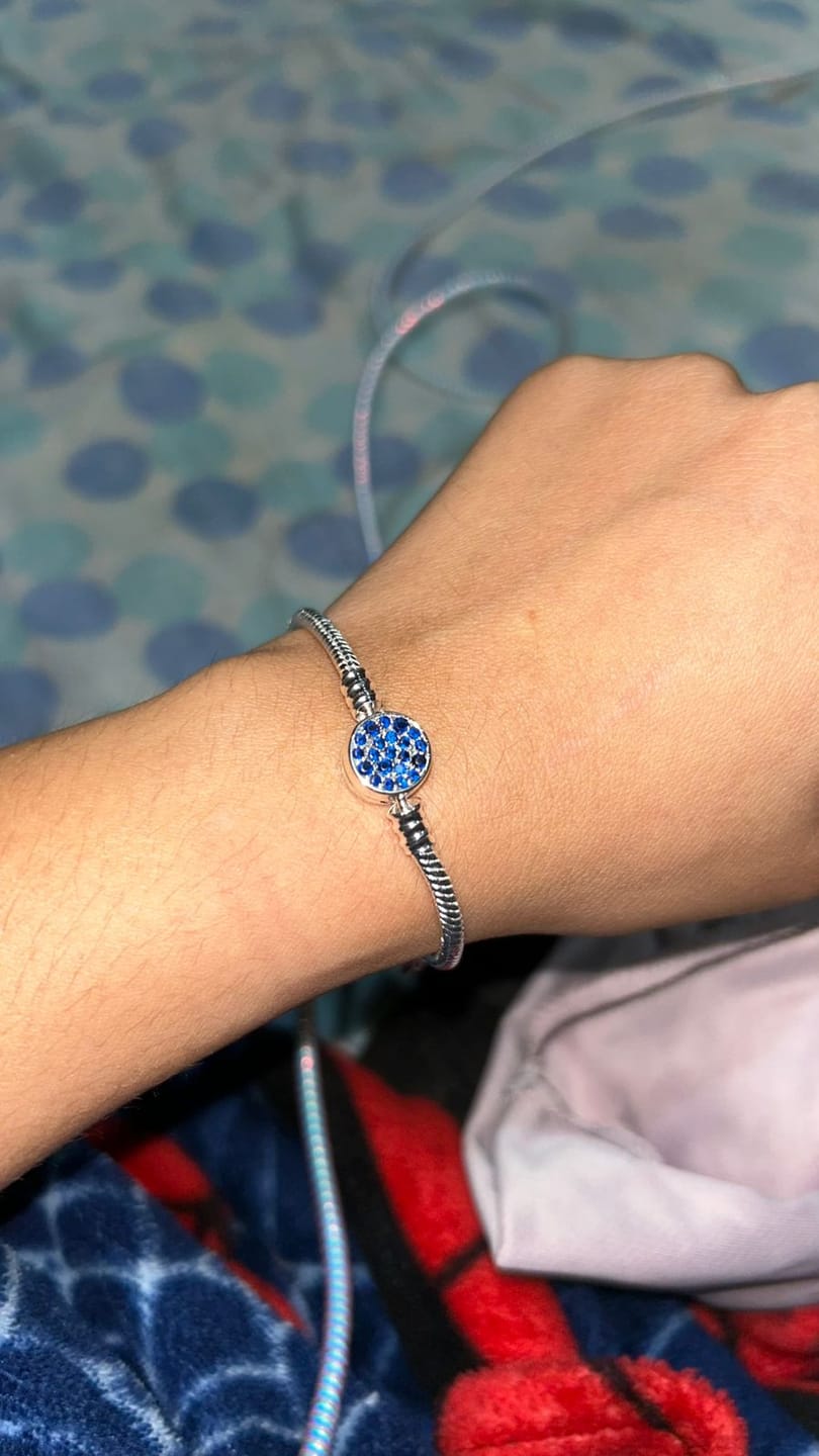 Customer photo review of Pulsera Luna Llena