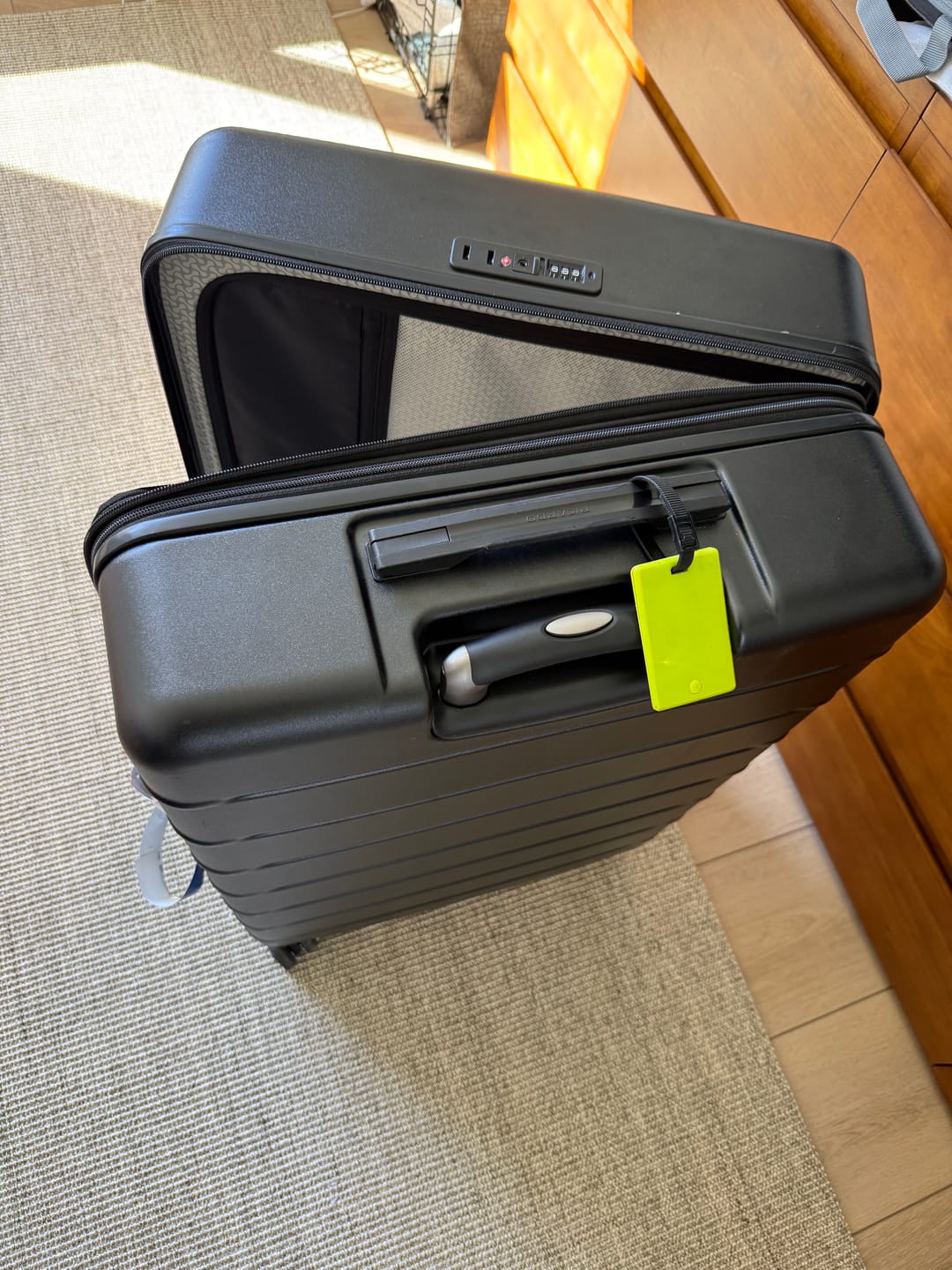 Customer photo review of Cambria Hardside Medium Check-In Expandable Spinner