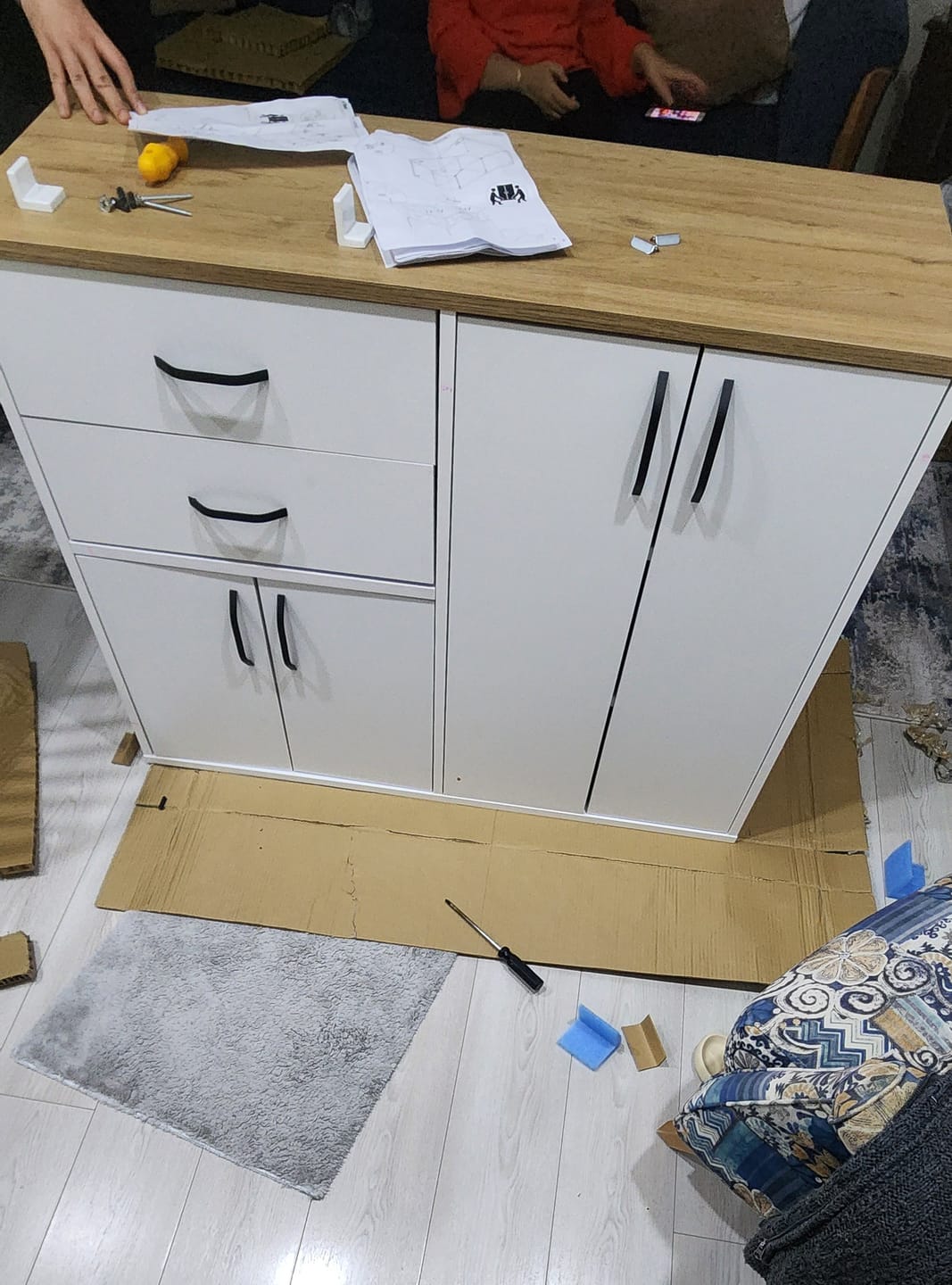 Customer photo review of Rani JE210 Kahve Köşesi Çok Amaçlı Dolap 4 Kapaklı 2 Çekmeceli Kiler Mutfak Dolabı Beyaz - Sepet Ceviz