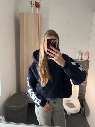 Customer photo review of SLEEVE LOGO HOODIE NAVY
