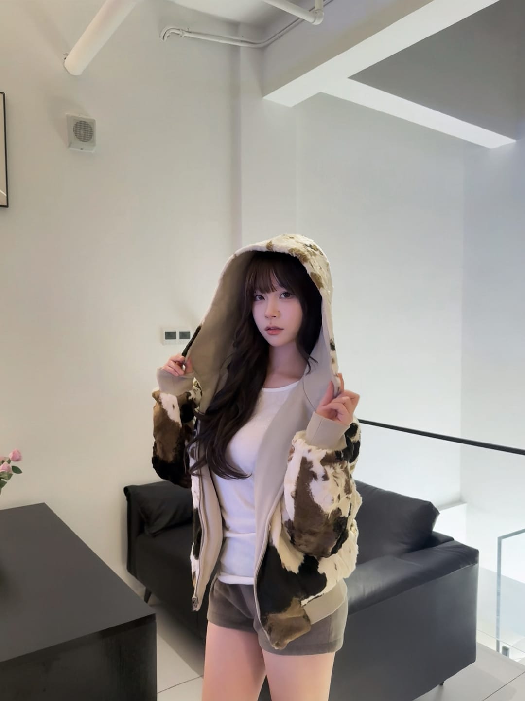 Customer photo review of WARDEN EDGE Reversible Jacket with Smooth Knit & Cow-Pattern Furry Fabric