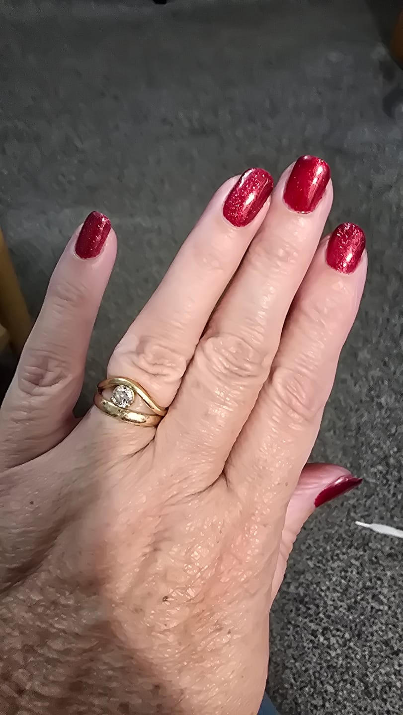 Customer photo review of Semilac 467 Red Candle Flash UV Gel Polish