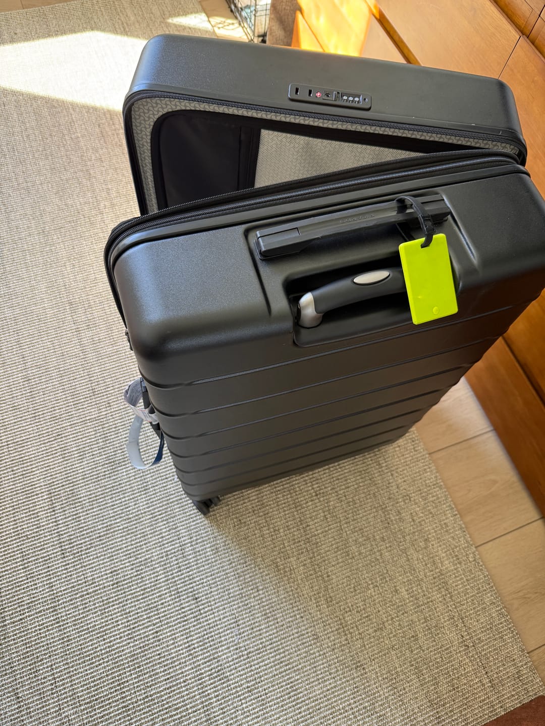 Customer photo review of Cambria Hardside Large Check-In Expandable Spinner