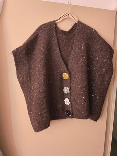 Customer photo review of Gilet sans manches en maille boutonné Linn