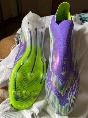 Customer photo review of F50 Elite Laceless FG - Radiant Blaze- Violet/Vert/Blanc
