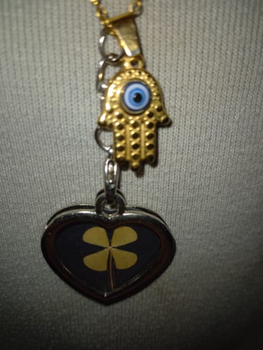 Customer photo review of Collier de la main de Fatima personnalisé