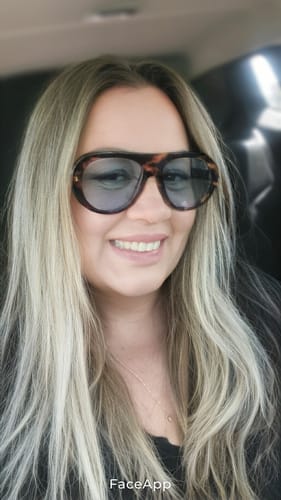 Customer photo review of Óculos Amalfi