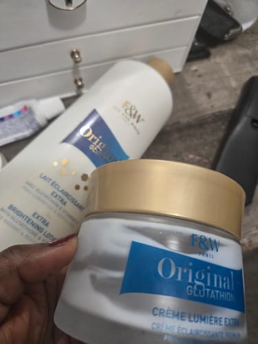 Customer photo review of Fair and White Original Glutathion Extra Brightening Lotion 500ml / 16.90 fl oz