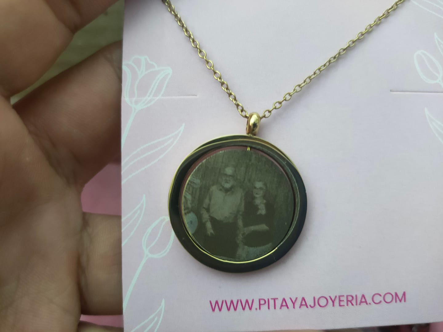 Customer photo review of Collar Memory  Personalizado