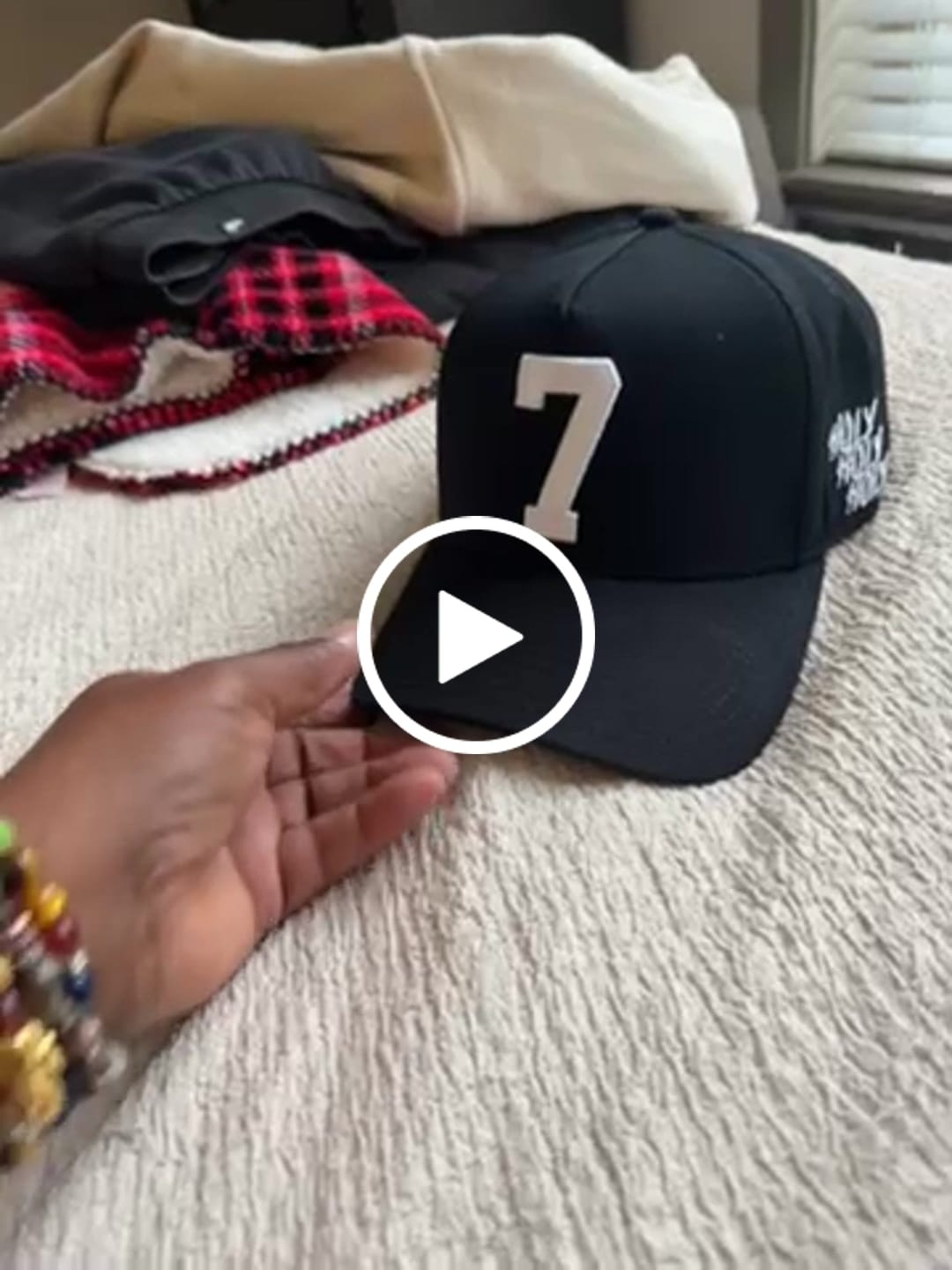 Customer video review of ‘7’ Premium Wool Blend SnapBack - Black/White